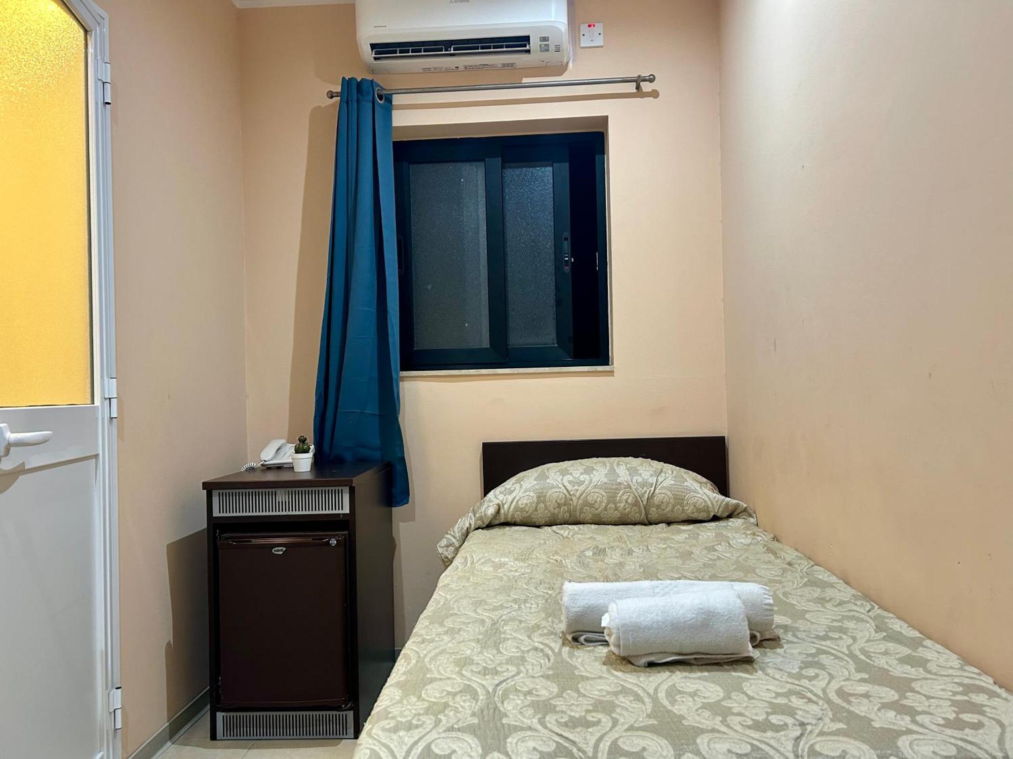 Malta Paradise Central Accomodation Hotel Saint Julian's Ngoại thất bức ảnh