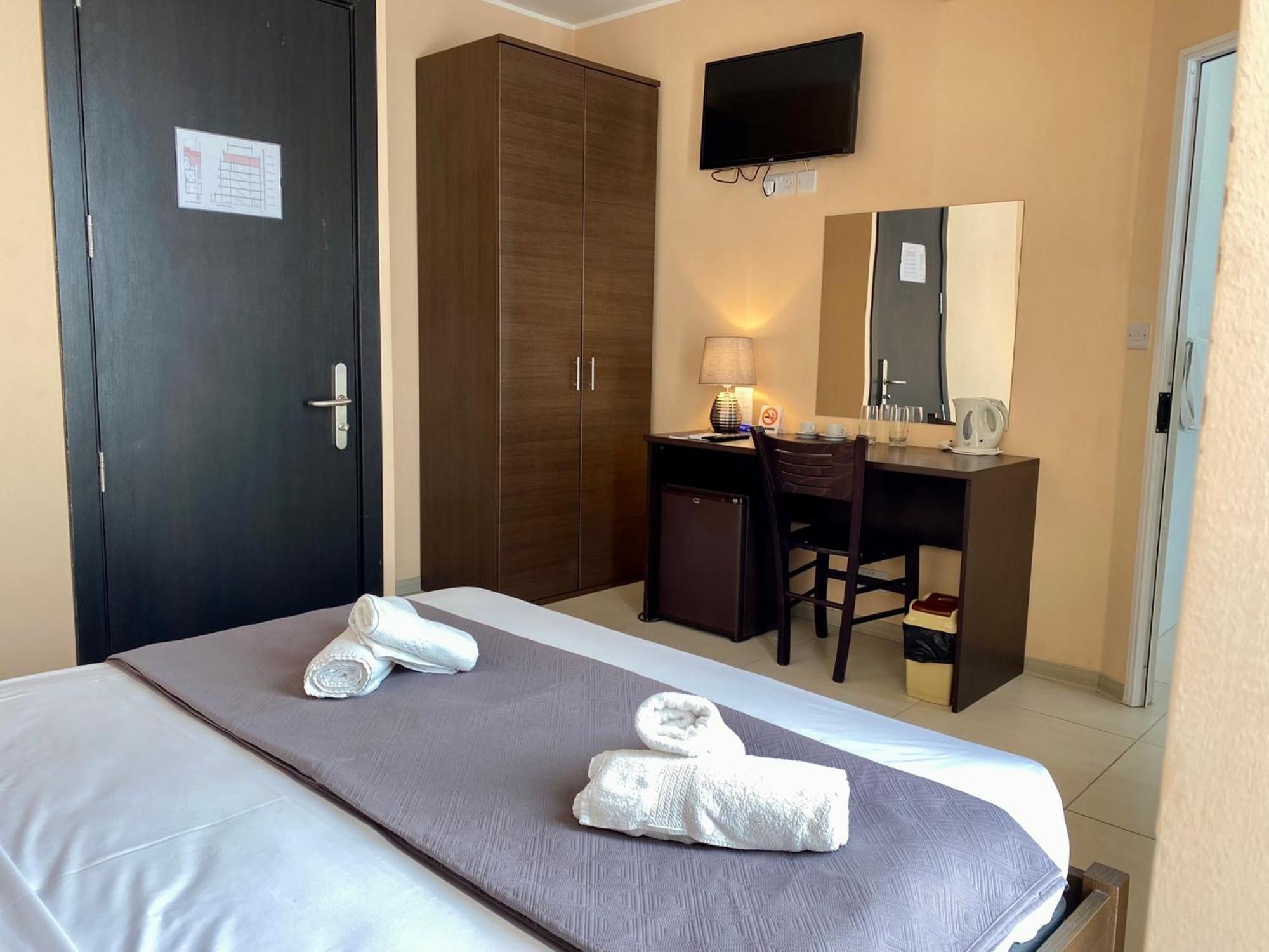 Malta Paradise Central Accomodation Hotel Saint Julian's Ngoại thất bức ảnh