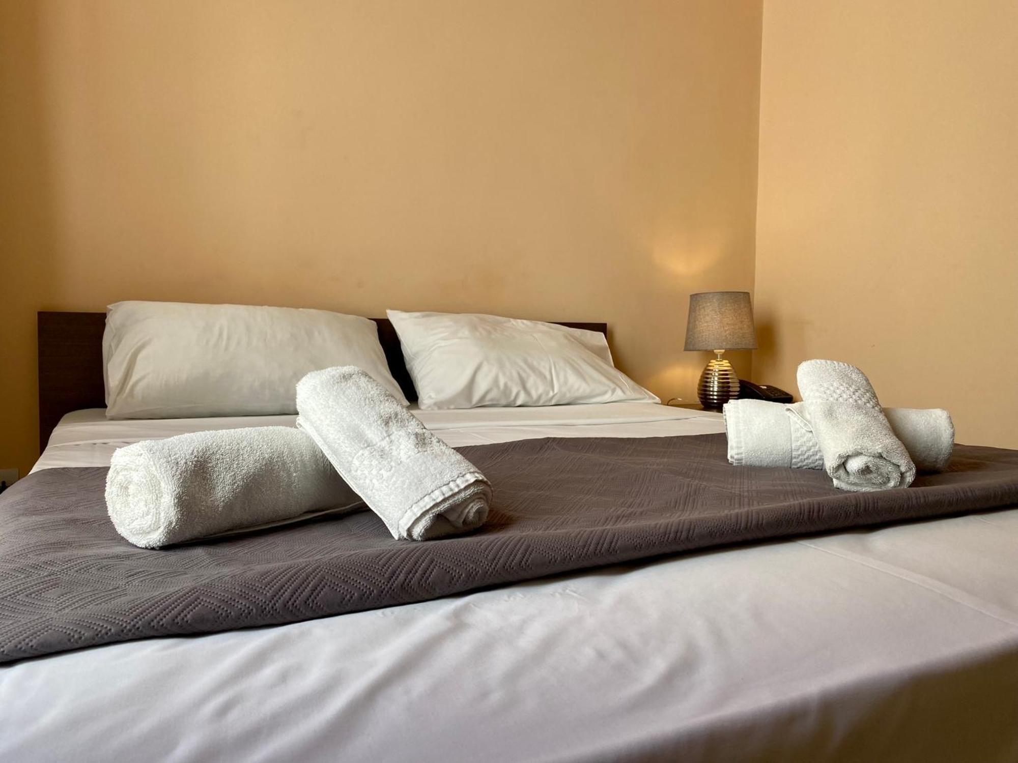 Malta Paradise Central Accomodation Hotel Saint Julian's Ngoại thất bức ảnh
