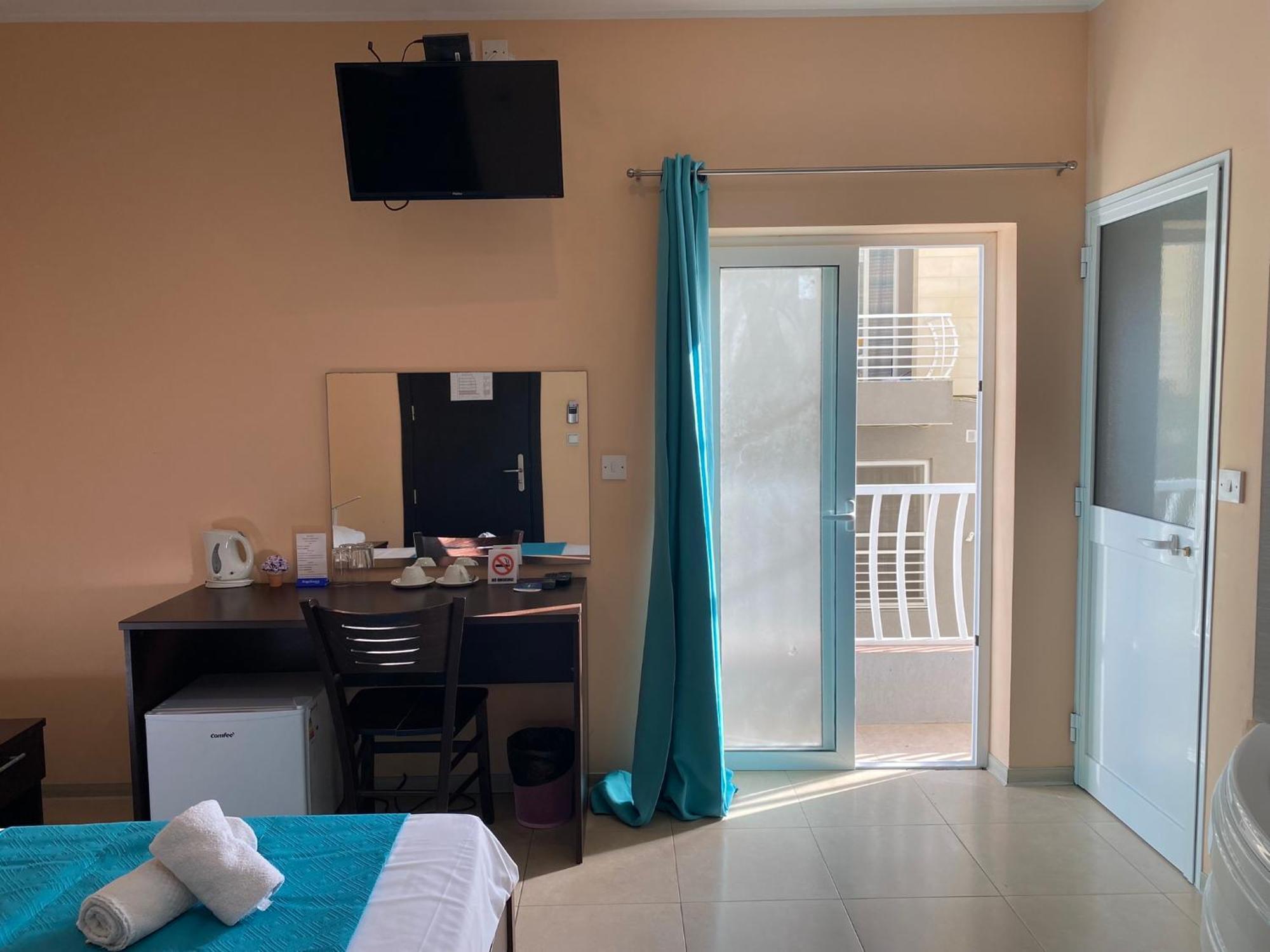Malta Paradise Central Accomodation Hotel Saint Julian's Ngoại thất bức ảnh