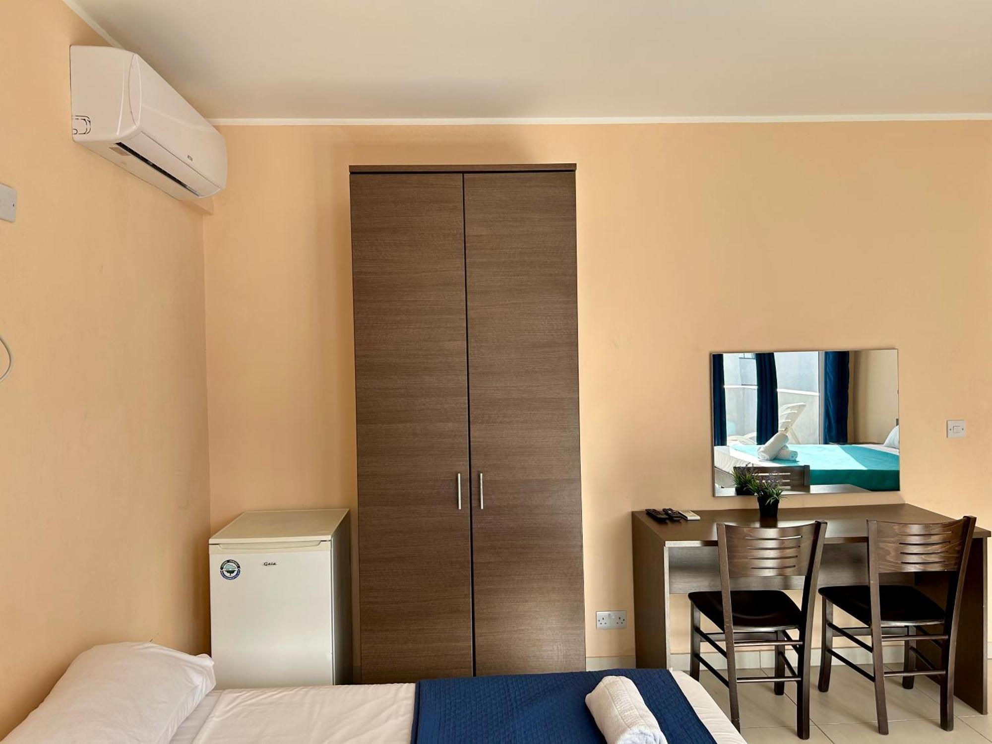 Malta Paradise Central Accomodation Hotel Saint Julian's Ngoại thất bức ảnh