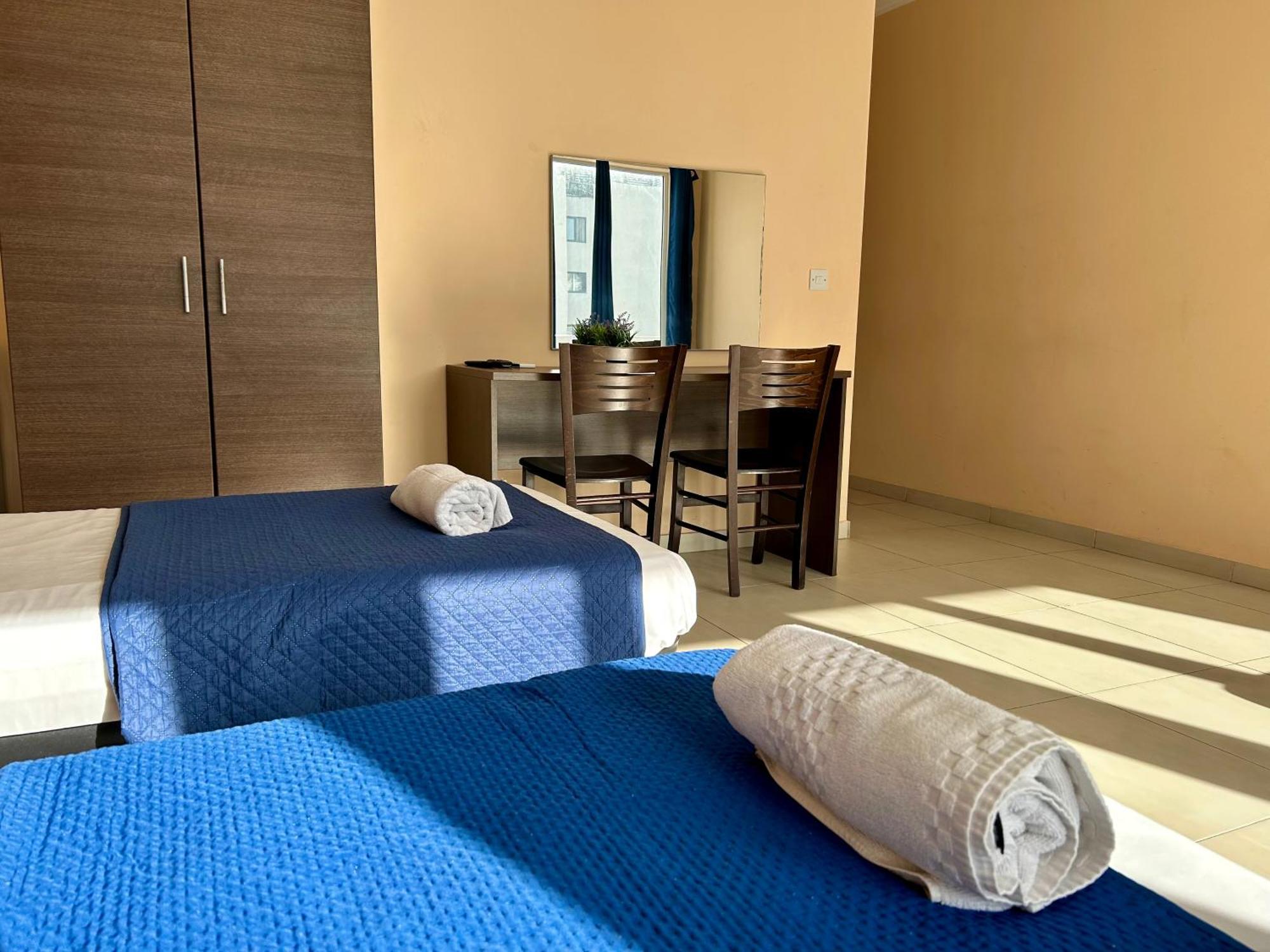 Malta Paradise Central Accomodation Hotel Saint Julian's Ngoại thất bức ảnh