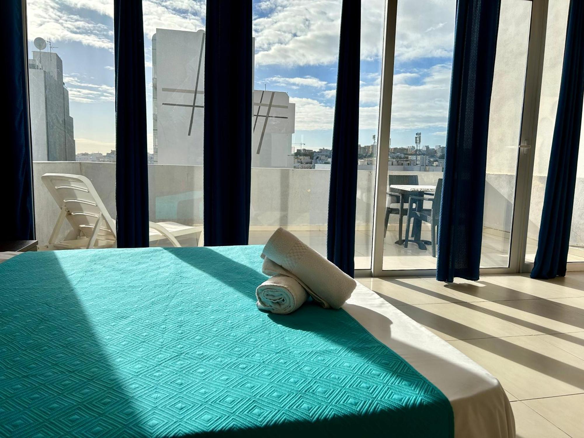 Malta Paradise Central Accomodation Hotel Saint Julian's Ngoại thất bức ảnh