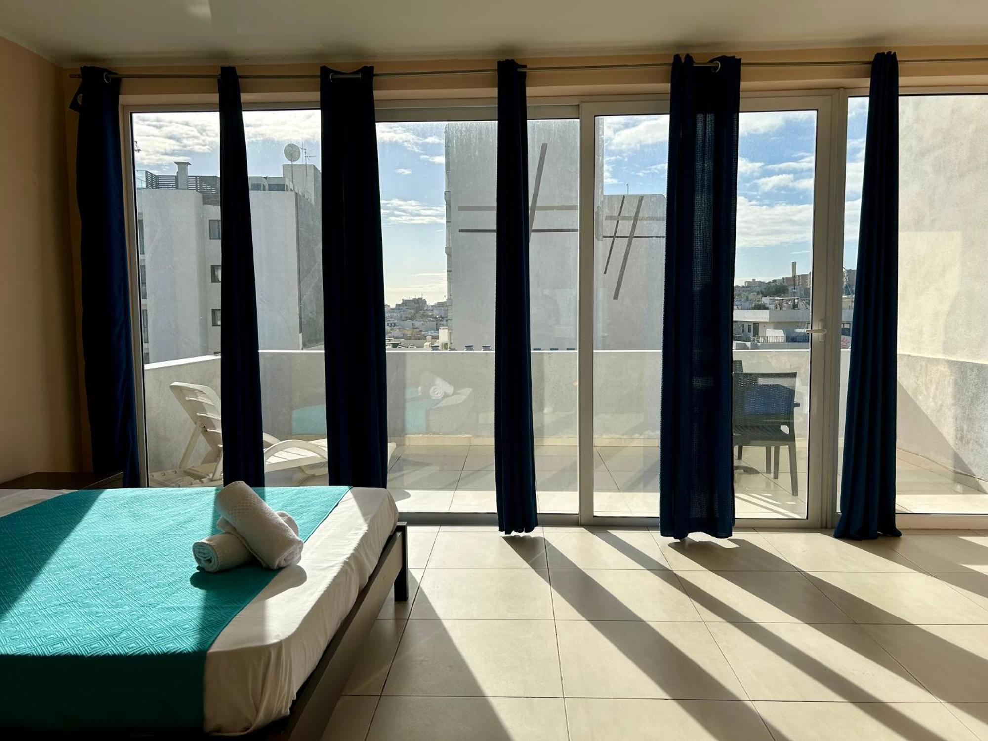 Malta Paradise Central Accomodation Hotel Saint Julian's Ngoại thất bức ảnh